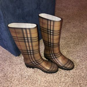 USED BURBERRY RAINBOOTS
